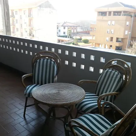 Elegante Con Ampio Terrazzo Novara